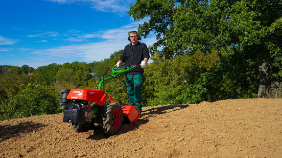 agria 3400 mit Hack- und Fräseinrichtung