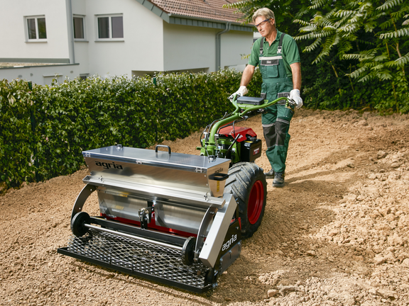 agria 3400 mit Kreiselegge und Aufsattelsämaschine