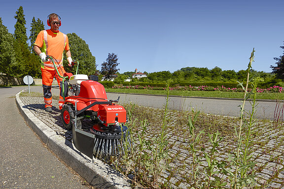 agria 8100 Wildkrautbürste Arealpflege