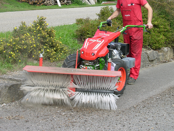 agria 5900 Cyclone mit Kehrbürste