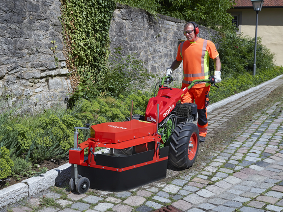 agria 5900 Bison mit Wildkrautbürste