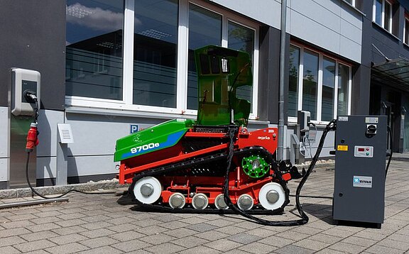 agria 9700e beim Aufladen