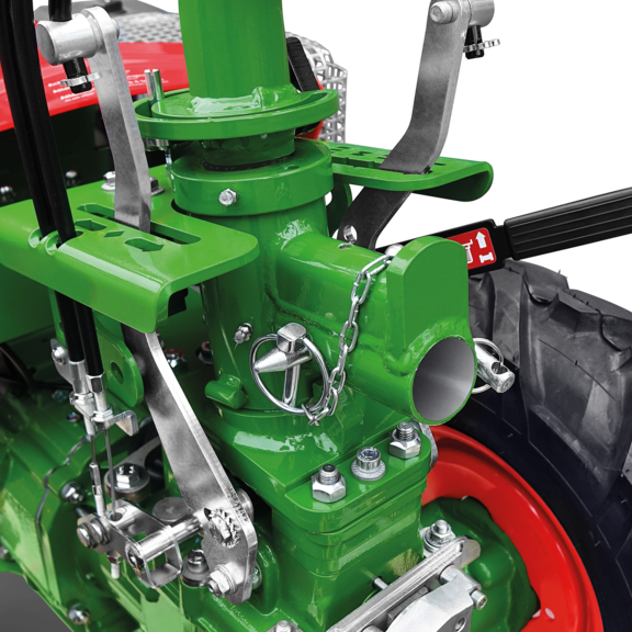 Zusätzliche Aufnahme für gezogene Geräte, z.B. Pflüge