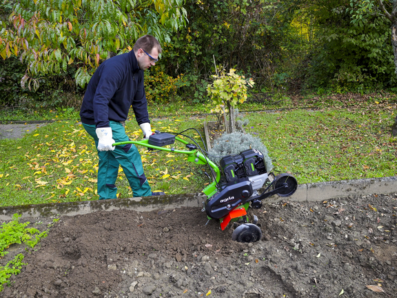 agria 0100e Einsatz im Garten agria 0100e Einsatz im Garten
