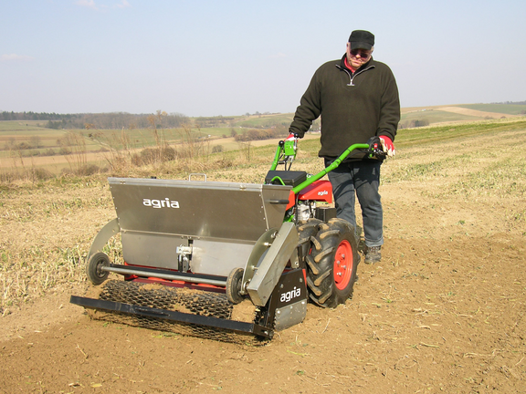 agria 5500 mit Kreiselegge und Aufsattelsämaschine