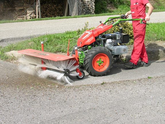 agria 5900 Cyclone mit Kehrbürste