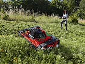 Gras und Gestrüpp mähen an Steilhängen bis zu 55°/143%