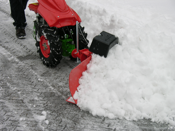 agria 3600 BM mit Schneepflug