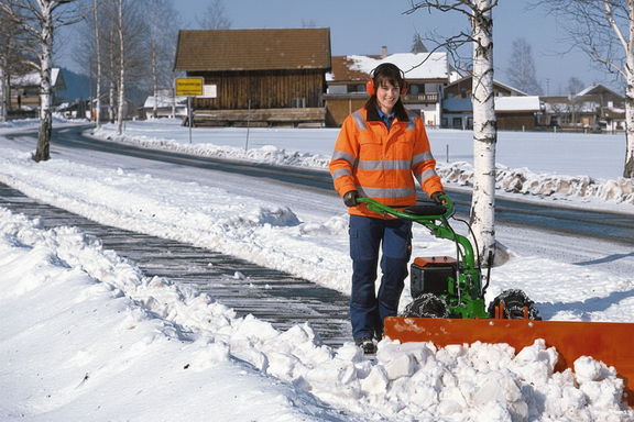 agria 3400 mit Schneepflug