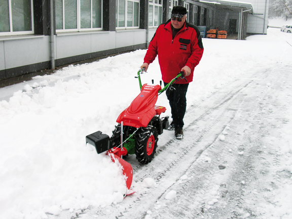 agria 3600 BM mit Schneepflug