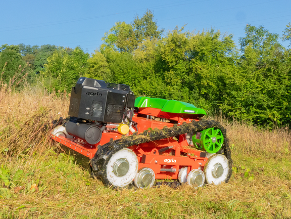 agria 9500-90 im Hochgras
