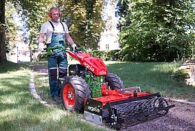 agria 5900 Bison Geräteträger mit Wegepflegegerät