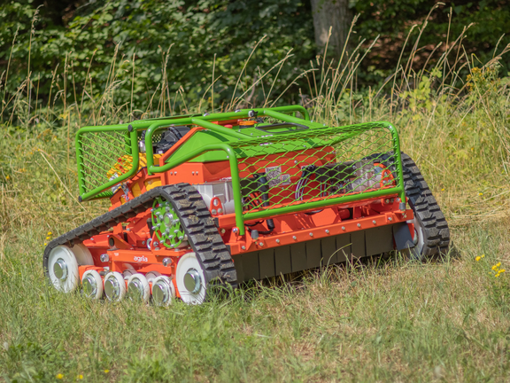 agria 9600 Ferngesteuerter Hochgras-Sichelmulcher im Einsatz