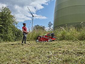 agria 9600 Mähdienstleistungen z.B. im Windpark effizient erledigen