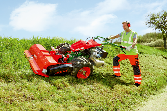 agria 5900 Taifun mit Schlegelmulcher und Mehrfachbereifung