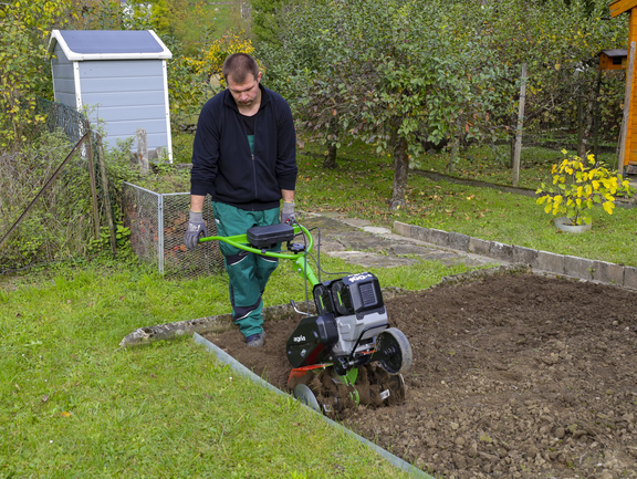 agria 0100e Einsatz mit Fräse agria 0100e Einsatz mit Fräse