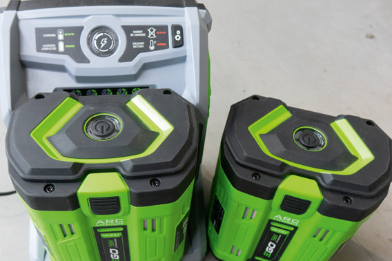 agria 7100e Charger with batteries