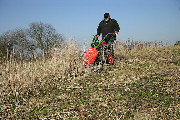 agria 5500 Grizzly mit Kommunalmähbalken