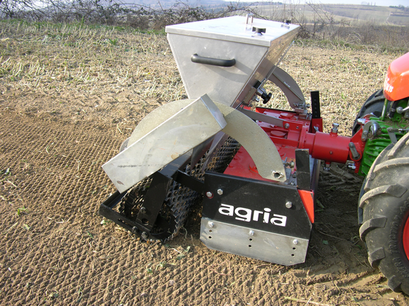 agria 5900 Taifun mit Kreiselegge und Aufsattelsämaschine