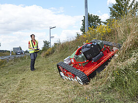 agria 9600 Mähen von Straßenbegleitgrün